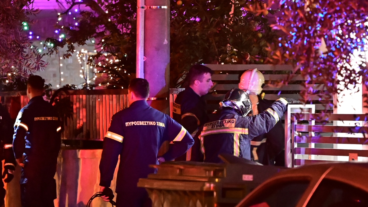 Τραγωδία στην Καλλιθέα – Εντοπίστηκαν δυο απανθρακωμένοι σοροί από τη φωτιά που ξέσπασε σε διαμέρισμα