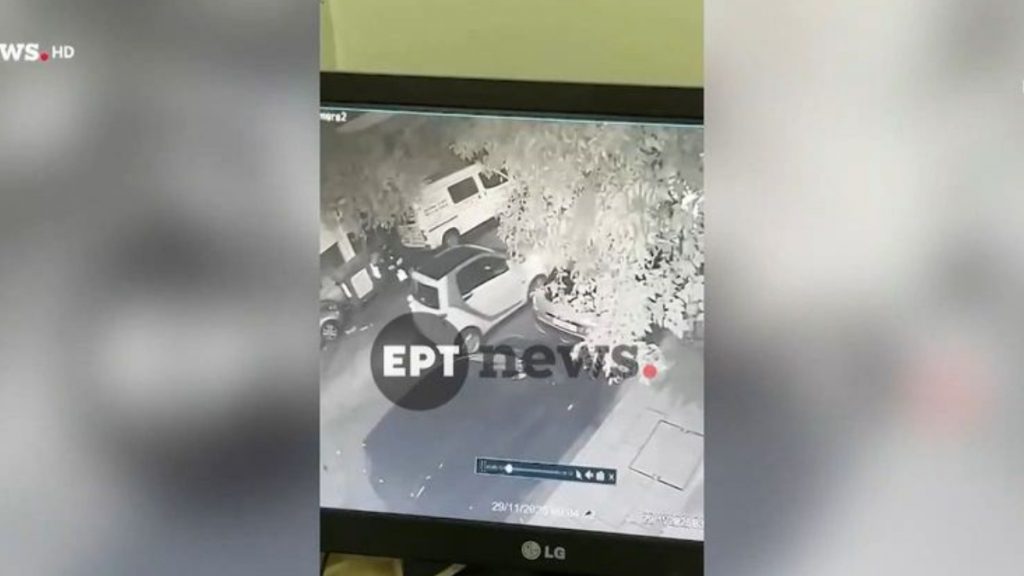 Καλλιθέα: Όχημα χτύπησε και εγκατέλειψε 17χρονο – Βίντεο ντοκουμέντο