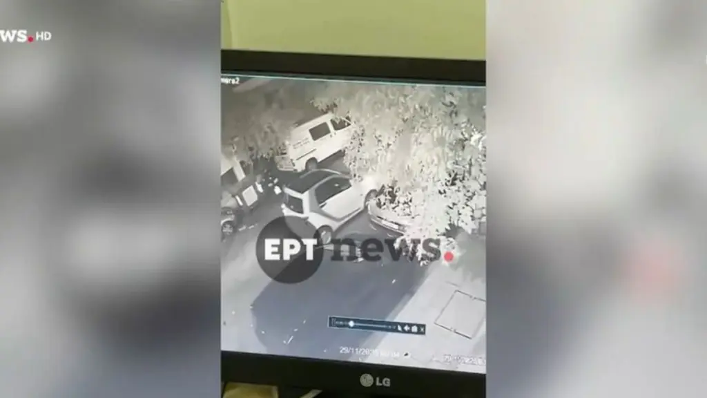 Καλλιθέα: Όχημα χτύπησε και εγκατέλειψε 17χρονο – Βίντεο ντοκουμέντο