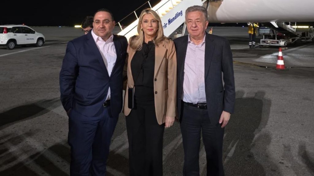 Η Άννα Καραμανλή στην πρώτη απευθείας πτήση της Cyprus Airways Λάρνακα – Ηράκλειο