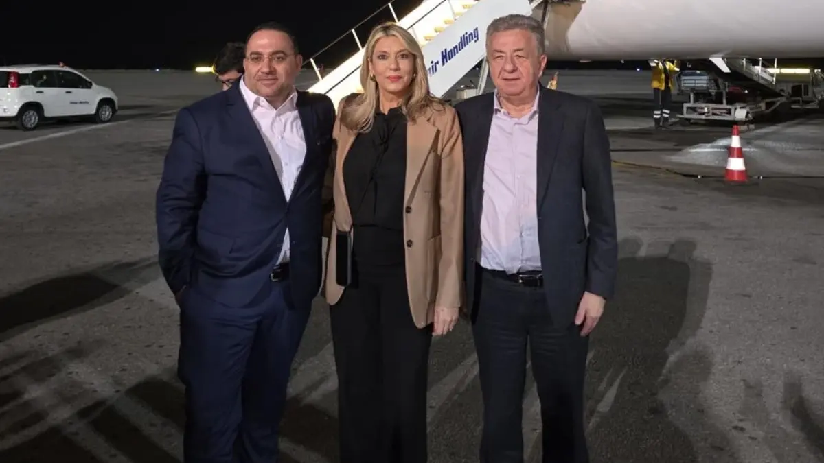 Η Άννα Καραμανλή στην πρώτη απευθείας πτήση της Cyprus Airways Λάρνακα – Ηράκλειο