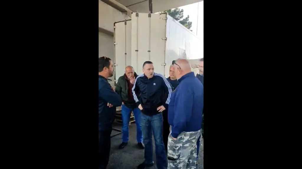 Ηλίας Κασιδιάρης: Πήρε άδεια από τις φυλακές κι επισκέφθηκε τα μπλόκα – “Μόνο εσείς έχετε τη δύναμη να φύγει η διαφθορά από την Ελλάδα”