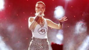 Κατερίνα Λιόλιου: Επισκέφθηκε τα μπλόκα των αγροτών – Το τραγούδι που τους αφιέρωσε (vid)