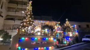 Καβάλα: Η πιο φωτεινή χριστουγεννιάτικη αυλή – Έθιμο οικογένειας εντυπωσιάζει τη γειτονιά (Βίντεο)