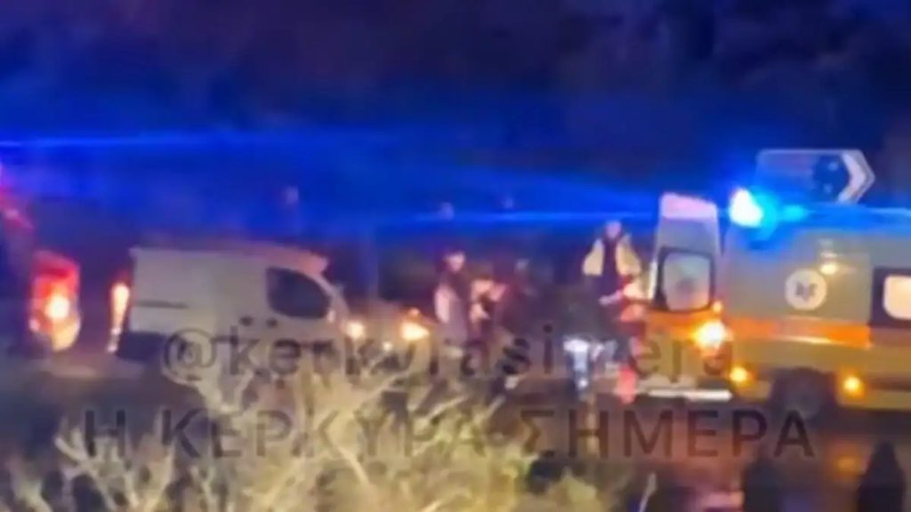 Τραγωδία στην Κέρκυρα: Αυτοκίνητο με μητέρα και κόρη έπεσε σε ποτάμι – Νεκρή η 75χρονη οδηγός (Βίντεο)