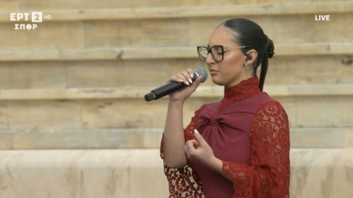 Κλαυδία: Τραγούδησε την «Αστερομάτα» στην Τελετή Παράδοσης της Ολυμπιακής Φλόγας (vid)