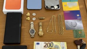 Χειροπέδες σε 23χρονο που διέπραττε ληστείες – Πάνω από 17.000 ευρώ η λεία του, εξιχνιάστηκαν 6 κλοπές