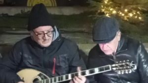 Δημήτρης Κουρέτας: Βρέθηκε στα μπλόκα με τους αγρότες και τραγούδησε Περπινιάδη (vid)