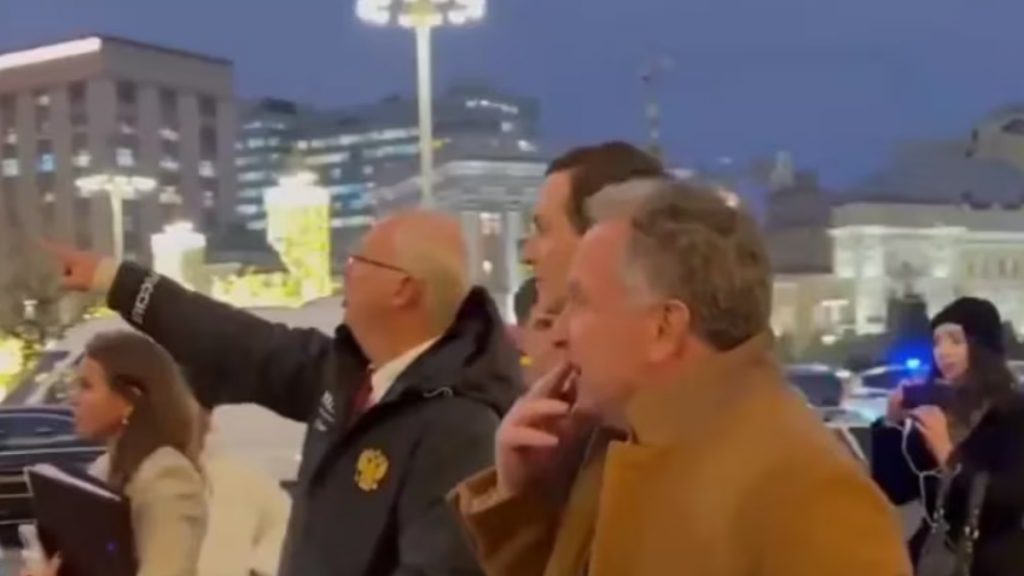 Μόσχα: Γουίτκοφ και Κούσνερ περπάτησαν στο κέντρο της πόλης πριν τη συνάντηση με τον Πούτιν (Βίντεο)