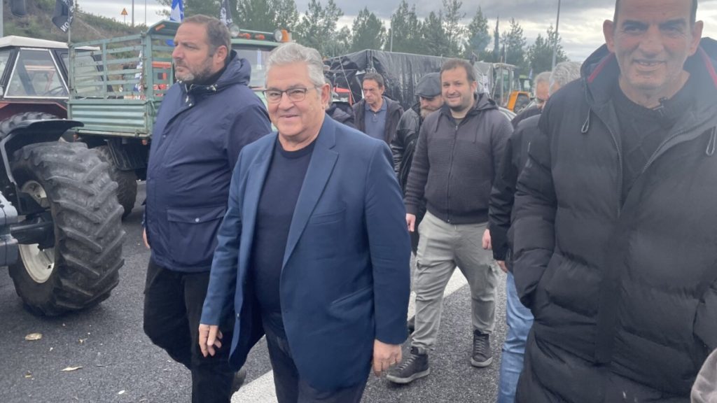 Κουτσούμπας από Λάρισα: “Στηρίζουμε τον δίκαιο αγώνα των αγροτών γιατί είναι αγώνας με αιτήματα σωστά”