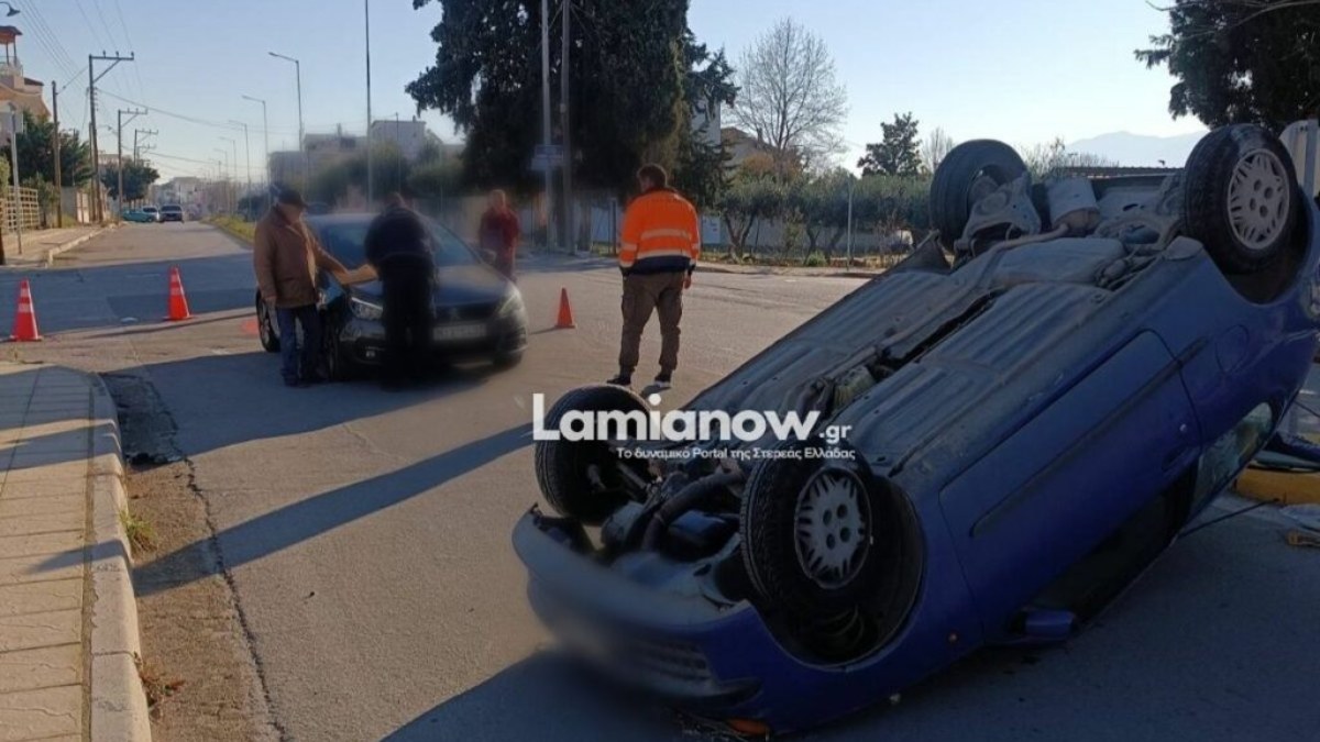 Λαμία: Σοκαριστικό τροχαίο – ΙΧ αναποδογύρισε στη μέση του δρόμου, τραυματίστηκε ένας ηλικιωμένος (βίντεο)