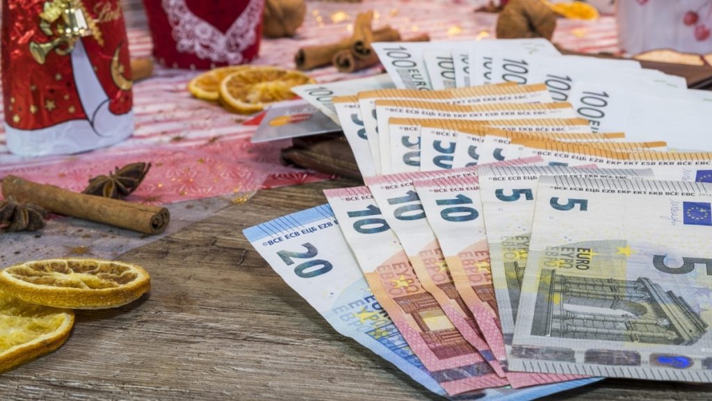 Χριστουγεννιάτικη φορολοταρία: 12 τυχεροί κερδίζουν από 100.000 ευρώ