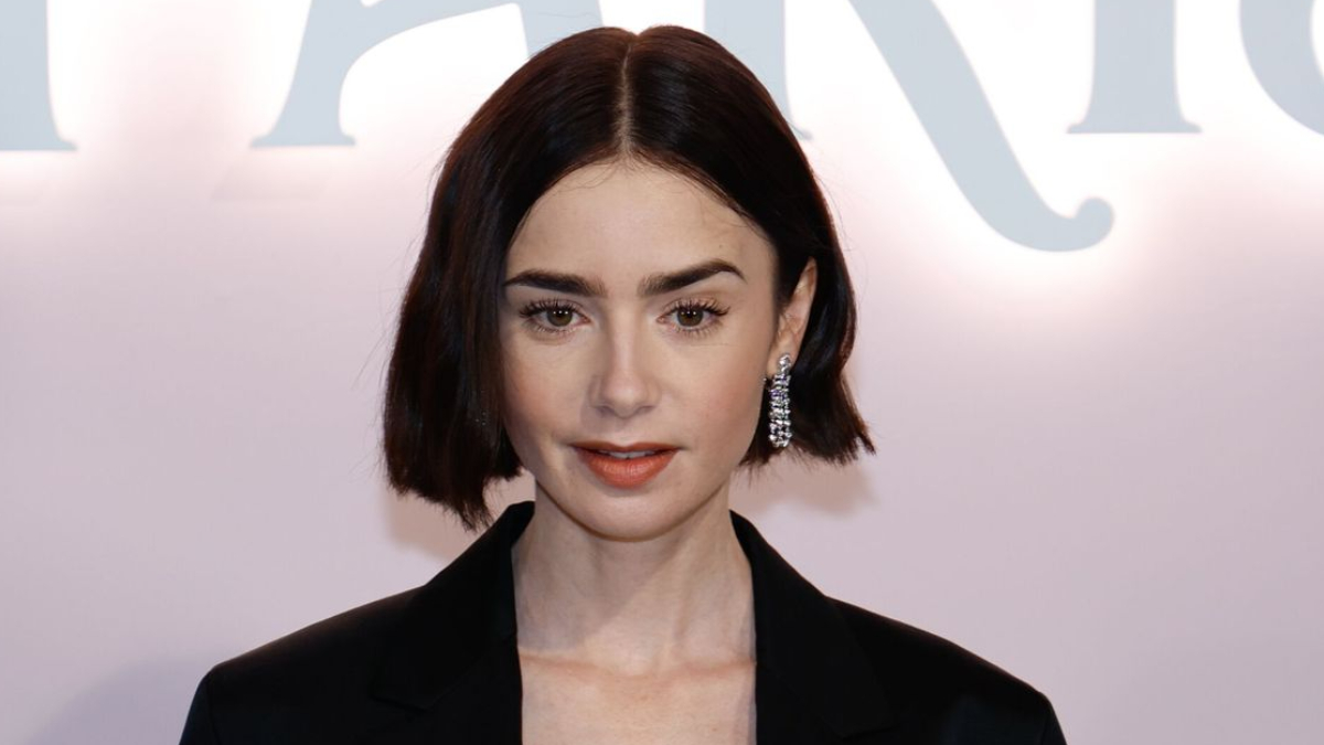 Λίλι Κόλινς: Αντιδρά στη διαμάχη μεταξύ του Γάλλου προέδρου και του δημάρχου της Ρώμης για το «Emily in Paris»