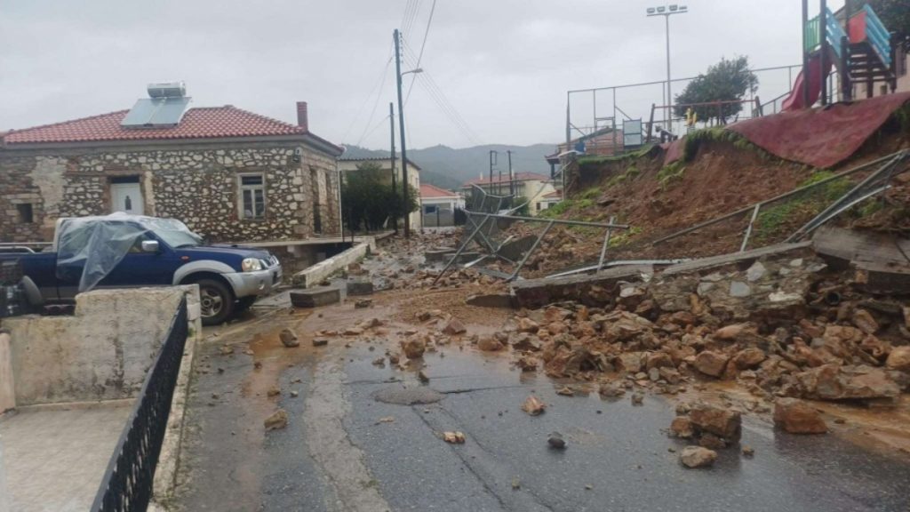 Μαντρότοιχος σχολείου στην Ανατολική Μάνη κατέρρευσε από τις πλημμύρες