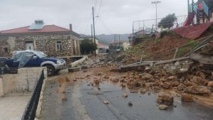 Μαντρότοιχος σχολείου στην Ανατολική Μάνη κατέρρευσε από τις πλημμύρες