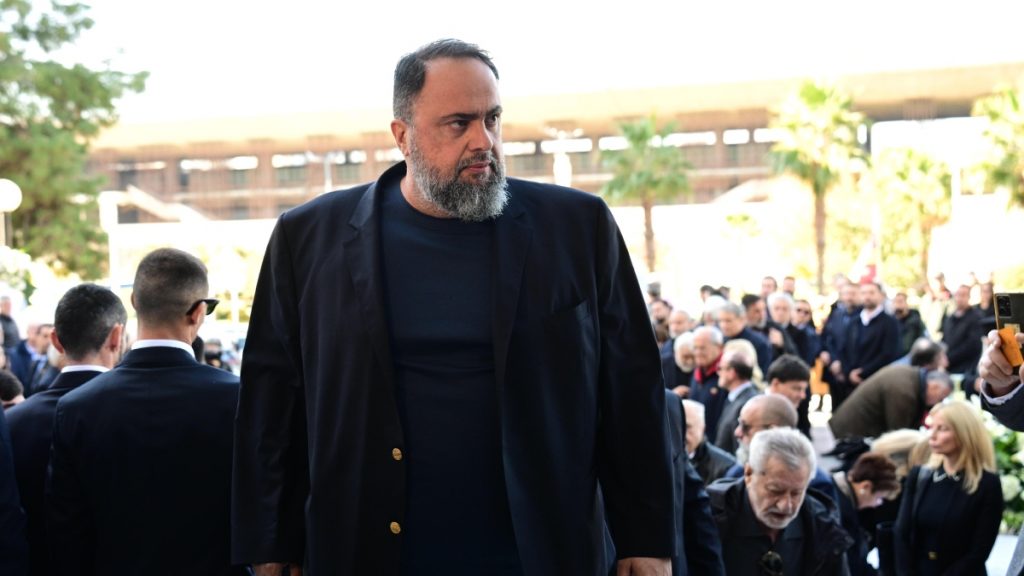 Το τελευταίο αντίο στην Ειρήνη Μαρινάκη στον Ιερό Ναό Αγίου Νικολάου Πειραιώς (Φωτογραφίες)