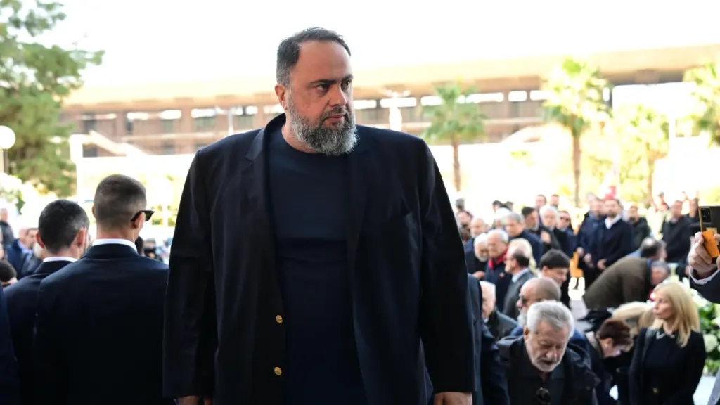 Το τελευταίο αντίο στην Ειρήνη Μαρινάκη στον Ιερό Ναό Αγίου Νικολάου Πειραιώς (Φωτογραφίες)
