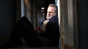 «Άγιος Έρωτας» – Τετάρτη (3/12): Ο Μαρκόπουλος δέχεται επίθεση με μαχαίρι μέσα στη φυλακή