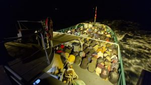 Γαύδος: Βίντεο ντοκουμέντο από την μεγάλη επιχείρηση του Λιμενικού – Διασώθηκαν 545 μετανάστες (εικόνα)