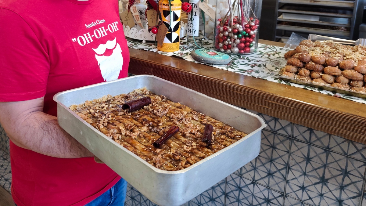 Η «πλατσέντα» Μυτιλήνης είναι η βασίλισσα των γλυκών στις γιορτές