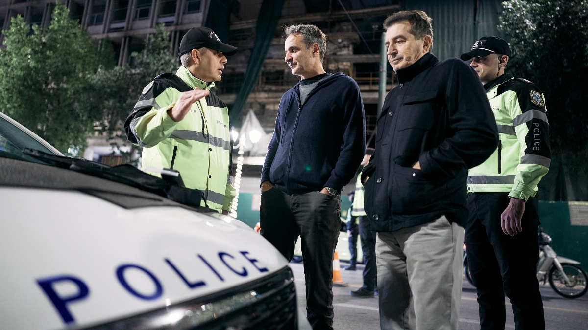 Μητσοτάκης σε μπλόκο αλκοτέστ στην Αθήνα: «Εδώ σώζουμε ζωές»