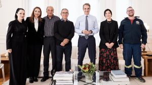 Μητσοτάκης: Συνάντηση στο Μαξίμου με εθελοντές για τη Διεθνή Ημέρα Εθελοντισμού (Εικόνες)