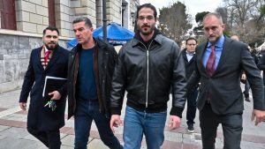 Άρης Μουγκοπέτρος: «Στημένη η υπόθεση – Η σύζυγός του ζητούσε με εξώδικο 700 ευρώ τον μήνα», καταγγέλλει συγγενής του μουσικού