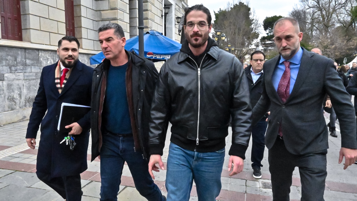 Άρης Μουγκοπέτρος: «Στημένη η υπόθεση – Η σύζυγός του ζητούσε με εξώδικο 700 ευρώ τον μήνα», καταγγέλλει συγγενής του μουσικού