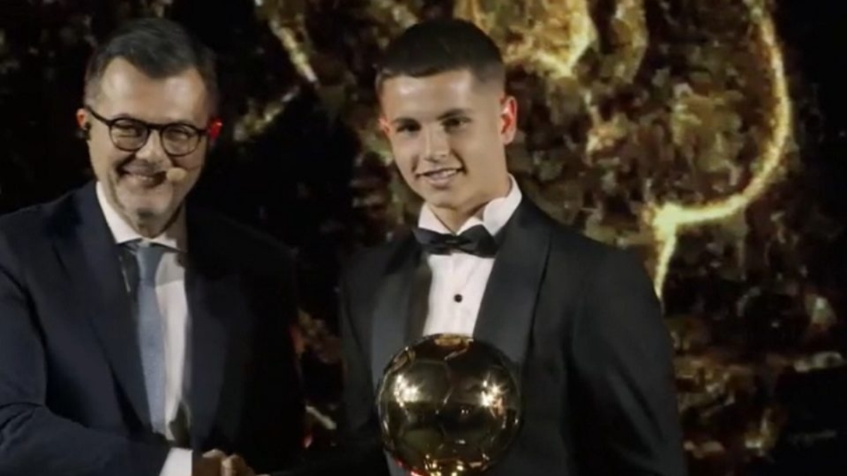 Παρέλαβε το βραβείο του «Golden Boy Web» ο Μουζακίτης: «Το αφιερώνω στην οικογένειά μου, στους φίλους μου, στους συμπαίκτες μου»