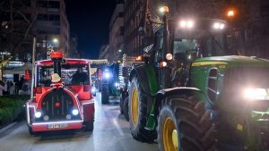 Αγρότες: Ετοιμάζουν Πρωτοχρονιά στα μπλόκα με κλιμάκωση των κινητοποιήσεων τους – Σκληραίνουν κι άλλο τη στάση τους μετά τις γιορτές