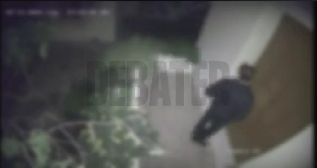 Βίντεο-ντοκουμέντο: 21χρονος διαρρήκτης προσπαθεί να «μπουκάρει» σε σπίτι στη Νέα Σμύρνη