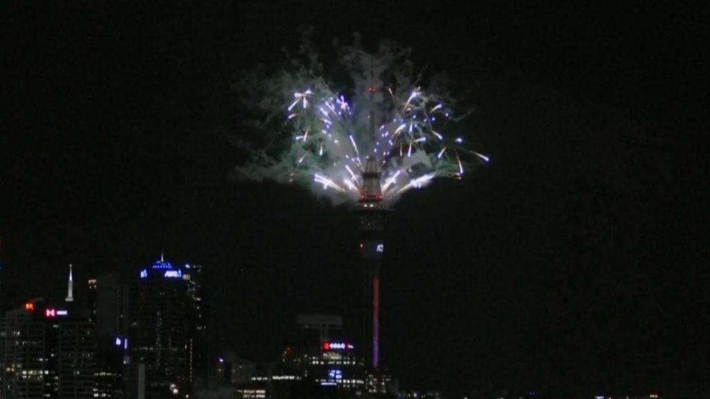 Η Νέα Ζηλανδία υποδέχθηκε το 2026 με εντυπωσιακό σόου από πυροτεχνήματα (βίντεο)