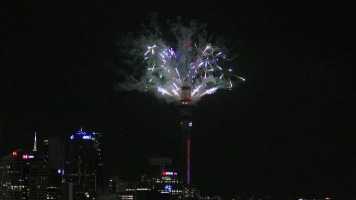 Και η Νέα Ζηλανδία υποδέχθηκε το 2026 με εντυπωσιακό σόου από πυροτεχνήματα (βίντεο)