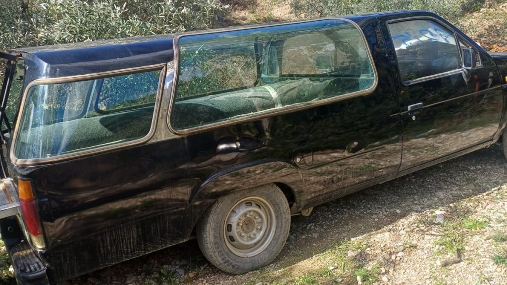 Απίστευτο περιστατικό στο Άργος: Πήγαν να μαζέψουν ελιές με… νεκροφόρα (φωτογραφίες)