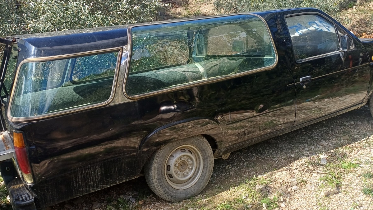 Απίστευτο περιστατικό στο Άργος: Πήγαν να μαζέψουν ελιές με… νεκροφόρα (φωτογραφίες)