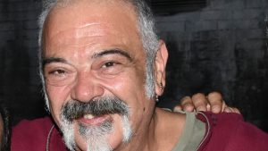 Στηβ Ντούζος: Παραμένει σε νοσοκομείο με κορονοϊό – «Είμαι σκύλος, δεν καταλαβαίνω τίποτα» λέει ο ίδιος