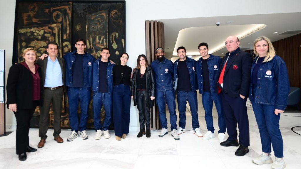 Ολυμπιακός: Χάρισαν χαμόγελα Ροντινέι, Ορτέγκα, Έσε, Μπότης και Λιατσικούρας στο Ιατρικό Κέντρο Αθηνών (εικόνες)