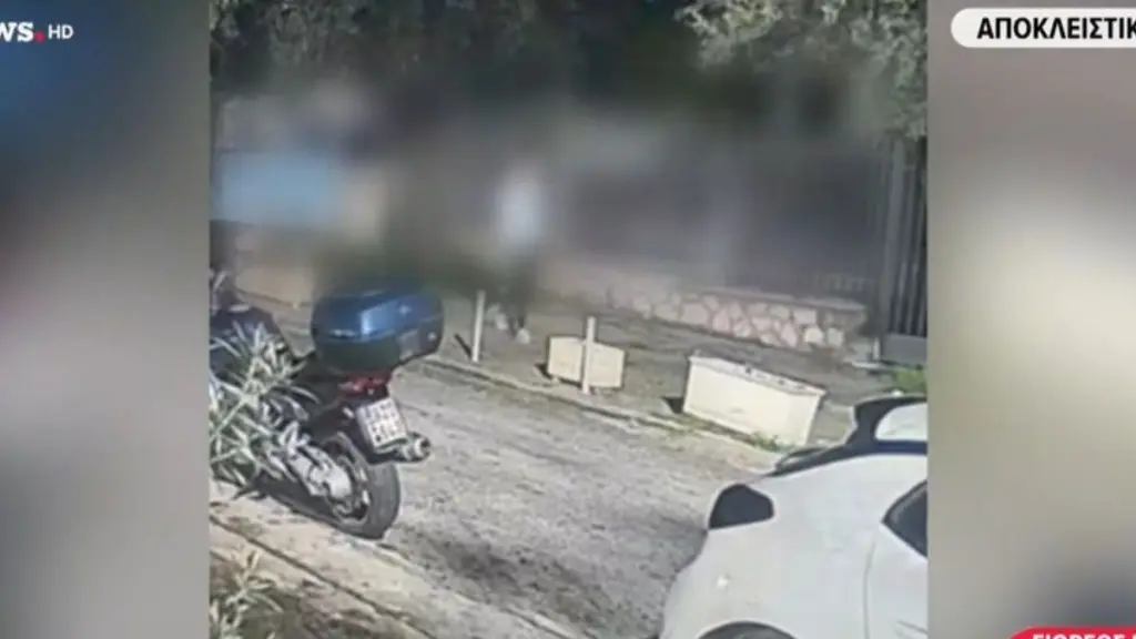 Ομόνοια: Έφοδος της αστυνομίας σε κεντρικό ενεχυροδανειστήριο – Έλιωναν κλοπιμαία (Βίντεο)