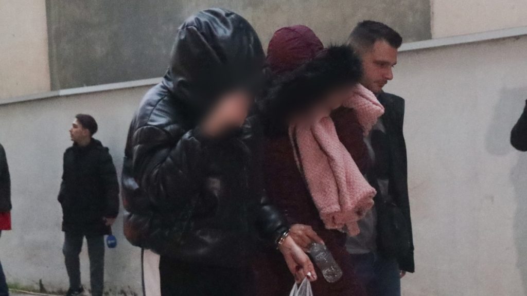 ΟΠΕΚΕΠΕ: Ελεύθερες με όρους και υψηλή χρηματική εγγύηση η σύζυγος και η αδελφή του βασικού κατηγορούμενου