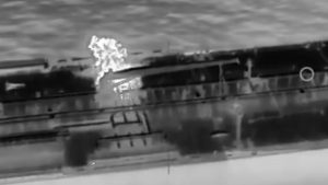 Το Κίεβο έπληξε με drones τάνκερ του ρωσικού “σκιώδoυς στόλου” στη Μεσόγειο – “Θα απαντήσουμε” προειδοποιεί ο Πούτιν (βίντεο)