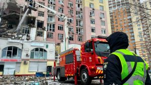 Ουκρανία: Χωρίς θέρμανση 2.600 κατοικίες στο Κίεβο μετά το ανελέητο ρωσικό σφυροκόπημα – Αύριο η συνάντηση Τραμπ – Ζελένσκι στη Φλόριντα