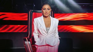 Έλενα Παπαρίζου: Αναρρώνει και ετοιμάζεται να επιστρέψει στη θέση της coach στο «The Voice»
