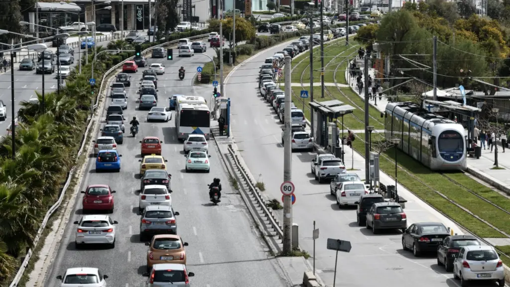 Κίνηση: Στο “κόκκινο” η Ποσειδώνος μετά από τροχαίο ατύχημα