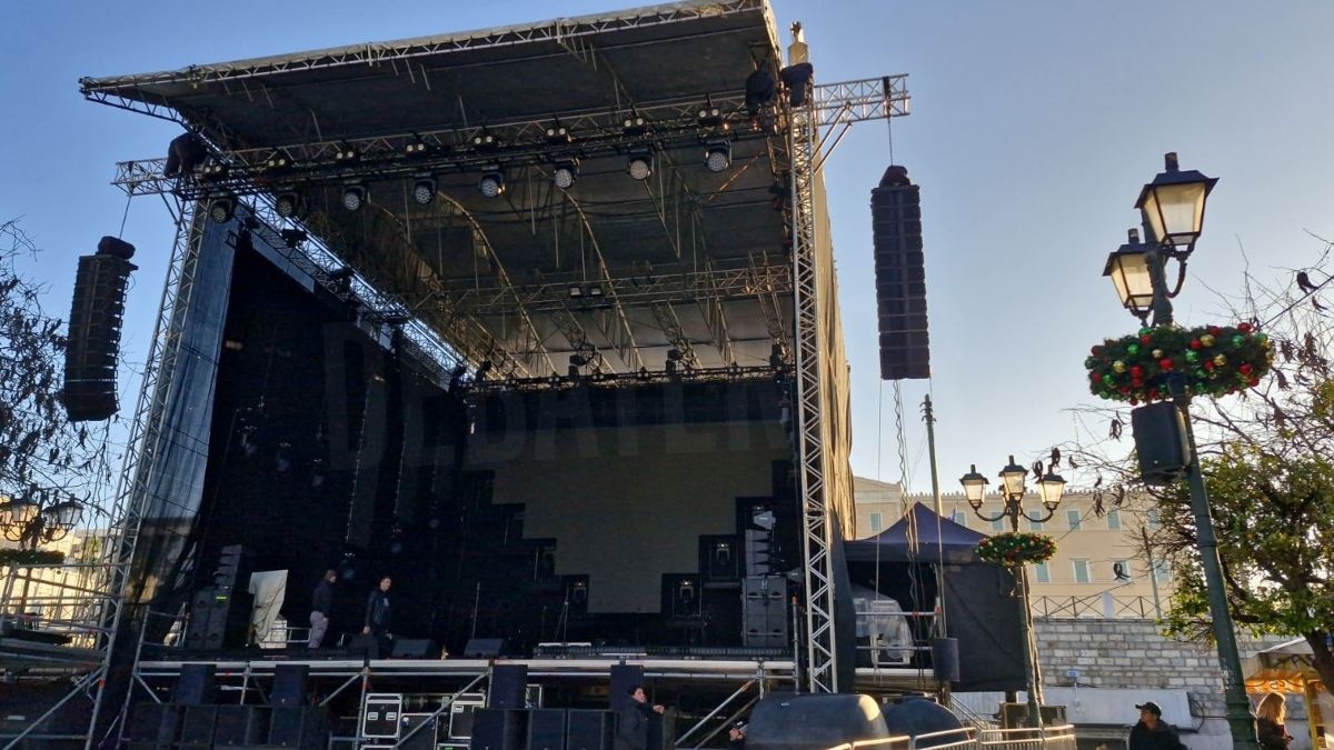 Όλα έτοιμα για το φαντασμαγορικό σόου των drones στην Πλατεία Συντάγματος στην αλλαγή του χρόνου (pics)