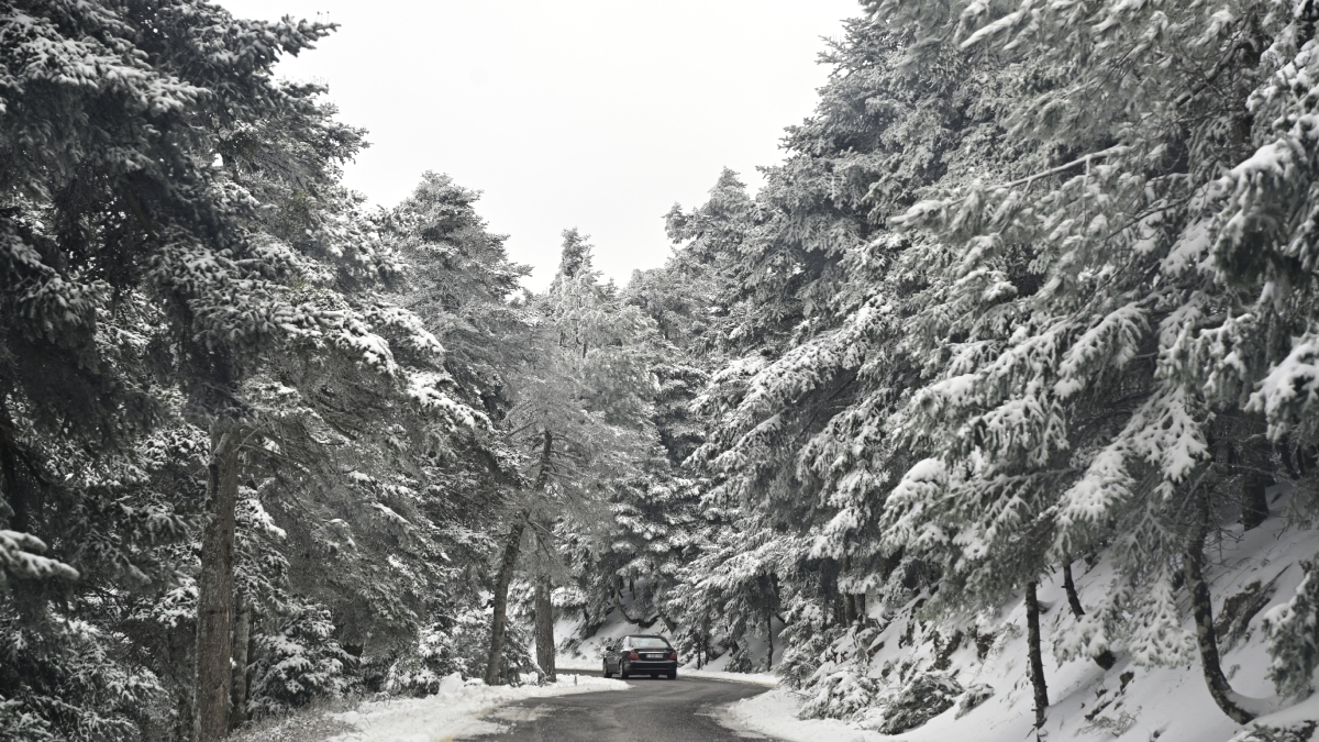 Βροχές τα Χριστούγεννα και χιόνια την Πρωτοχρονιά – Τι θα φέρει η νέα κακοκαιρία που θα χτυπήσει το Σαββατοκύριακο
