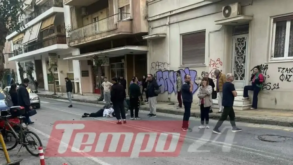 Πάτρα: Τραυματίστηκε οδηγός μηχανής σε τροχαίο με διανομέα