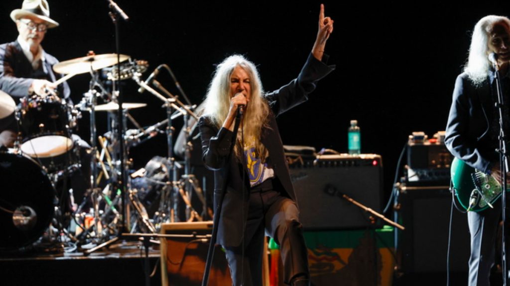 Πάττι Σμιθ: Έρχεται στον Λυκαβηττό 51 χρόνια μετά το Horses – Η ιέρεια της ποίησης ξανά στην Αθήνα