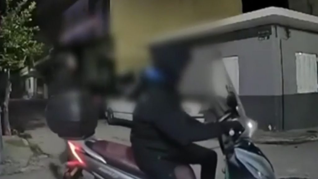 Περιστέρι: Νεαροί διέρρηξαν τρία ταξί σε ένα βράδυ – Δείτε βίντεο από την δράση τους