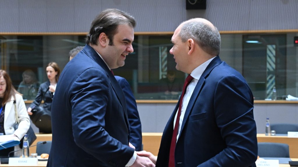 Συγχαρητήρια στον Πιερρακάκη από τους συναδέλφους του στο Ecofin – Δείτε φωτογραφίες