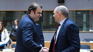 Συγχαρητήρια στον Πιερρακάκη από τους συναδέλφους του στο Ecofin – Δείτε φωτογραφίες